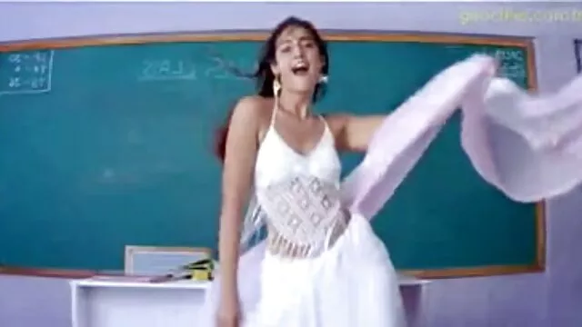 లీనా కోవా సెక్స్ వీడియో తెలుగు సెక్స్ వీడియో తన శరీరం మరియు కొమ్ముగల పుస్సీ మరియు గాడిదతో పని చేస్తుంది